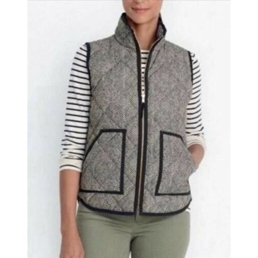 Black & White Classic Herringbone Vest. NWOT